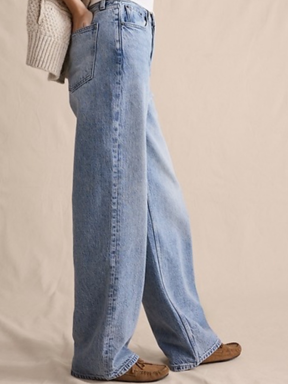 Banana Republic Womens Low Rise Relaxed Fit Lightweight Buttonfly Denim Jean NWT